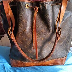 VintageLouis Vuitton bucket bag